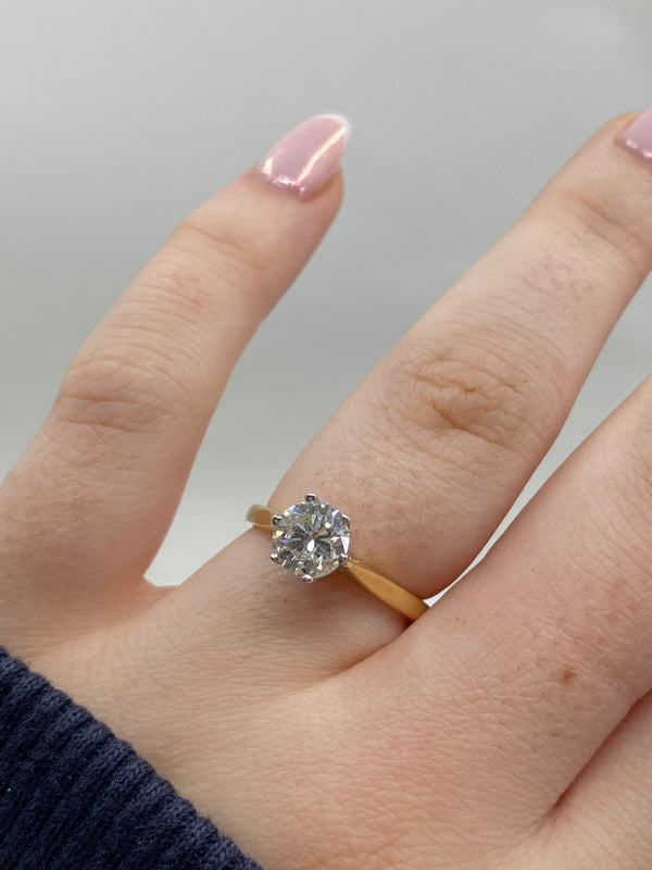 Solitare Diamond Ring - 18ct Gold