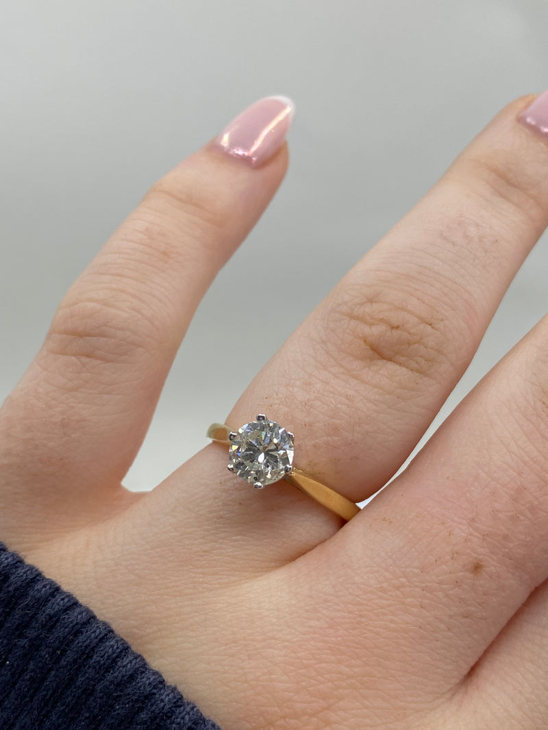 Solitare Diamond Ring - 18ct Gold