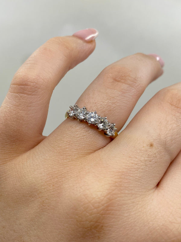 5 Stone Brilliant Cut Diamond Ring - 18ct Gold