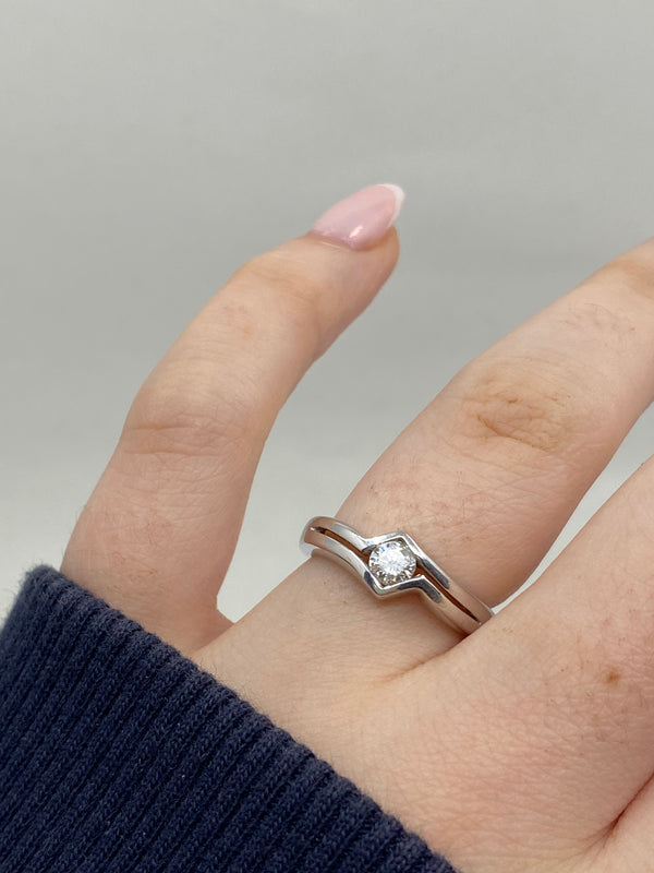 Solitaire Diamond Ring - 18ct Gold