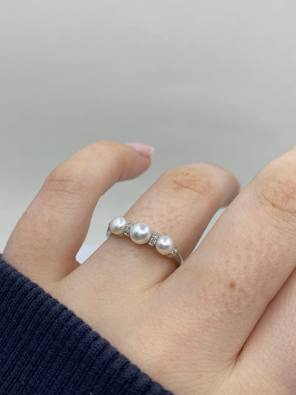 Diamond & Pearl Ring - White Gold