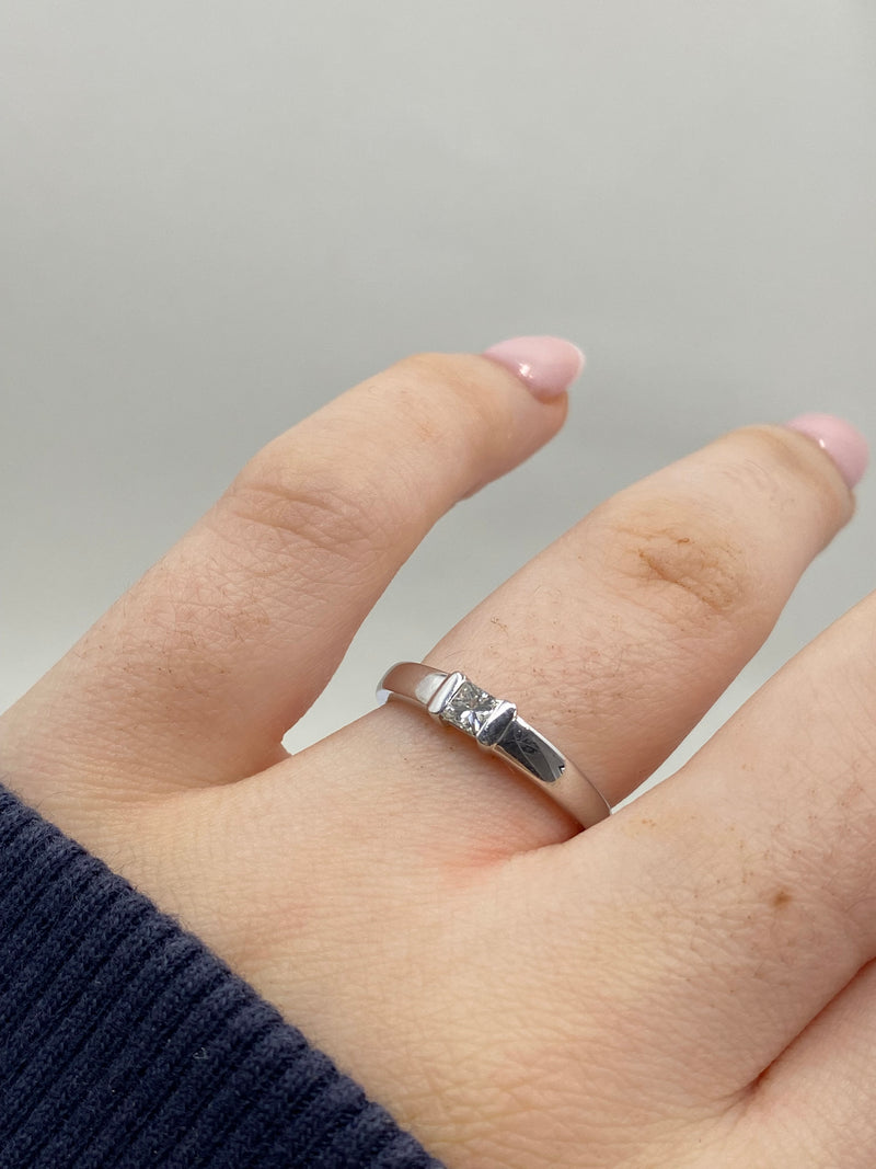 Princess Cut Diamond Ring - 18ct Gold