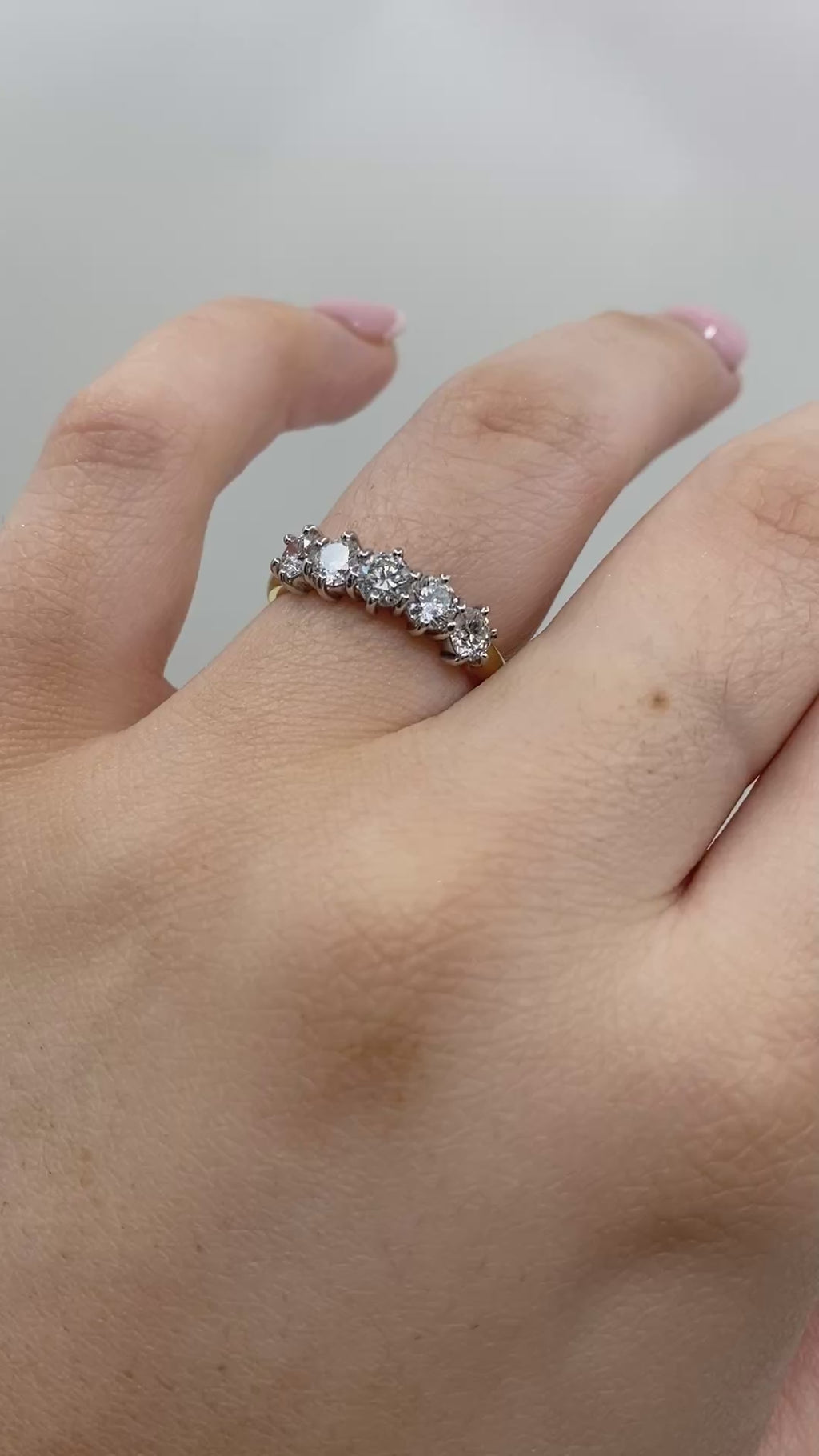 5 Stone Brilliant Cut Diamond Ring - 18ct Gold