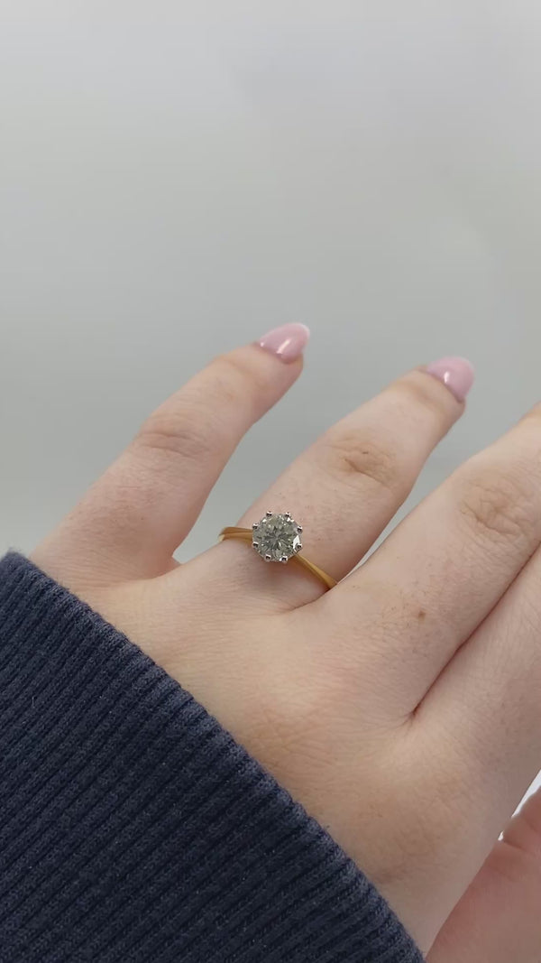 Round Diamond Stone Ring - Yellow Gold