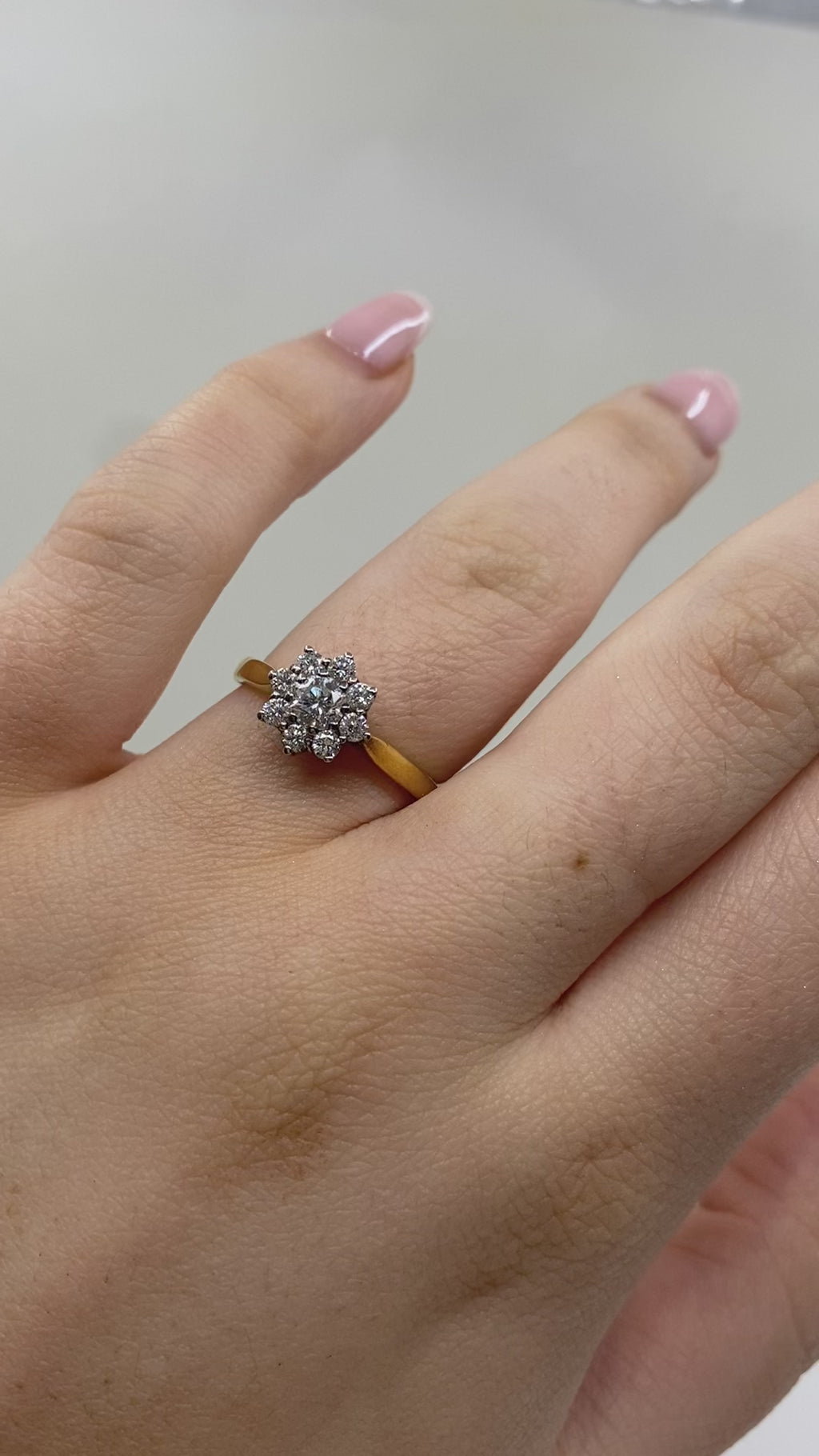 Cluster Diamond Ring - 18ct Gold